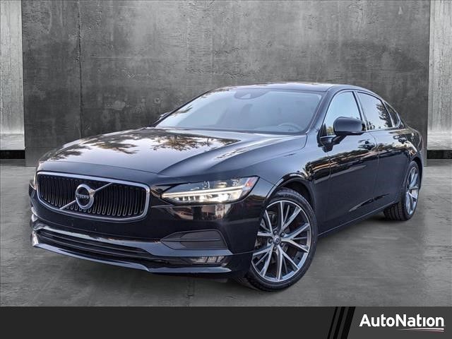 2018 Volvo S90 Momentum