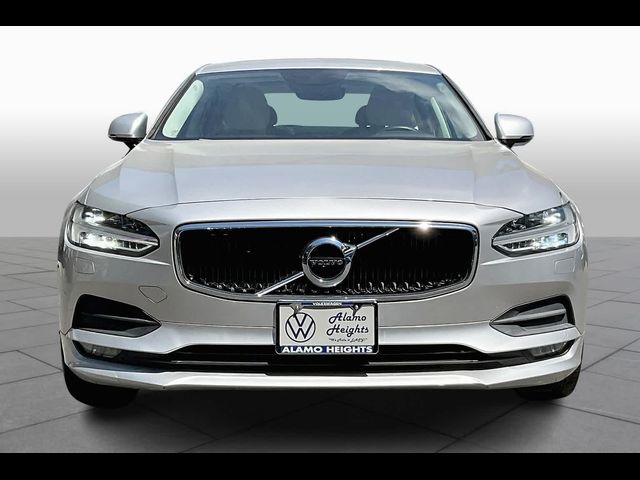 2018 Volvo S90 Momentum