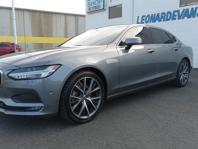 2018 Volvo S90 Momentum