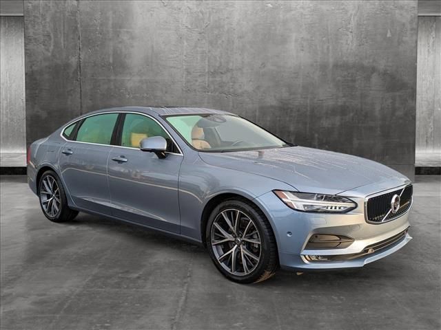 2018 Volvo S90 Momentum