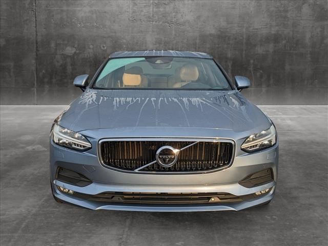 2018 Volvo S90 Momentum