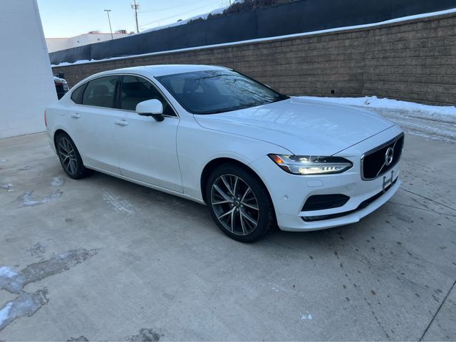 2018 Volvo S90 Momentum