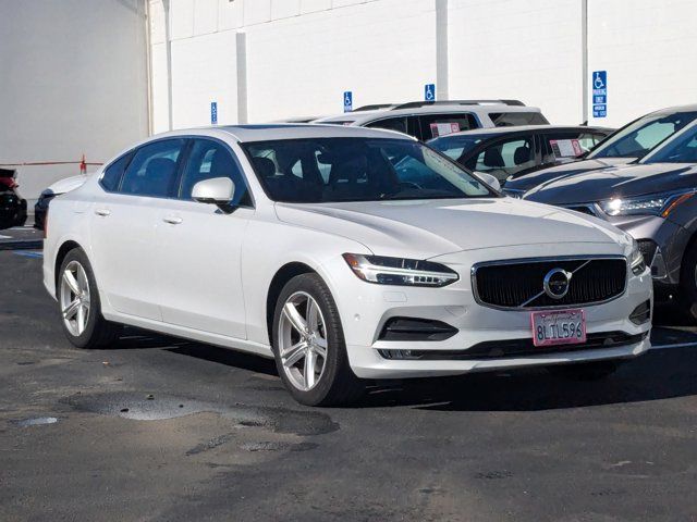 2018 Volvo S90 Momentum