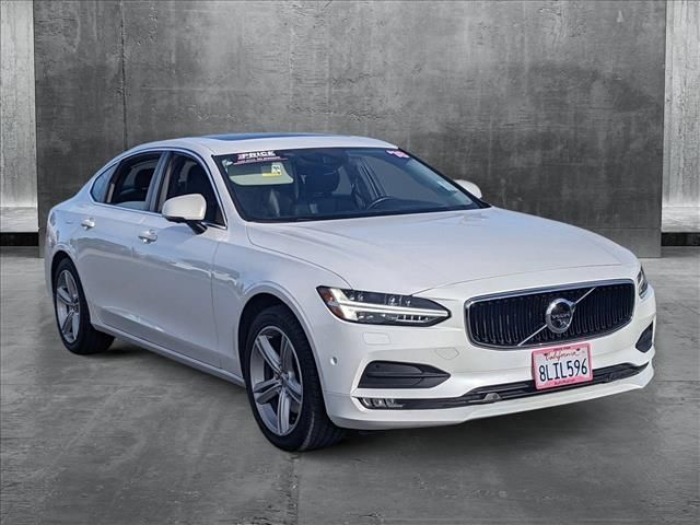 2018 Volvo S90 Momentum