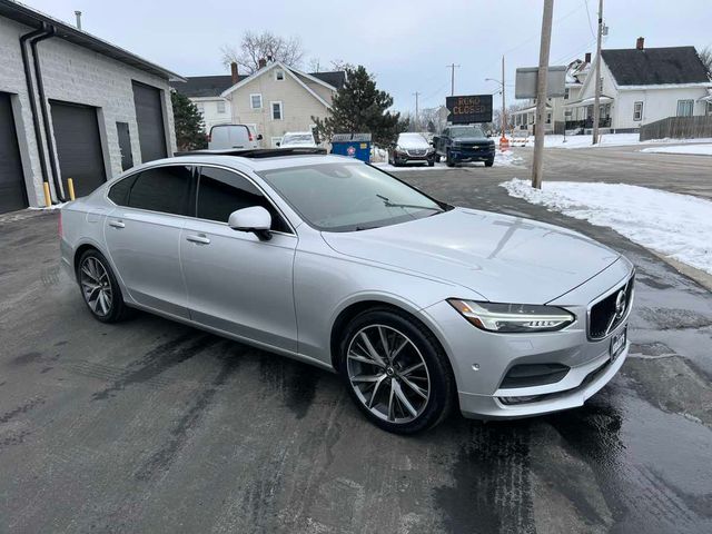 2018 Volvo S90 Momentum