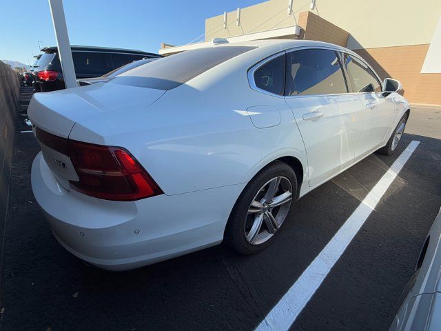 2018 Volvo S90 Momentum