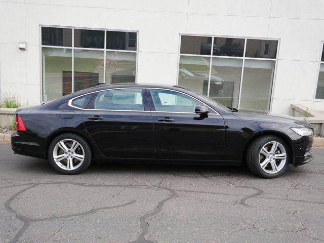 2018 Volvo S90 Momentum