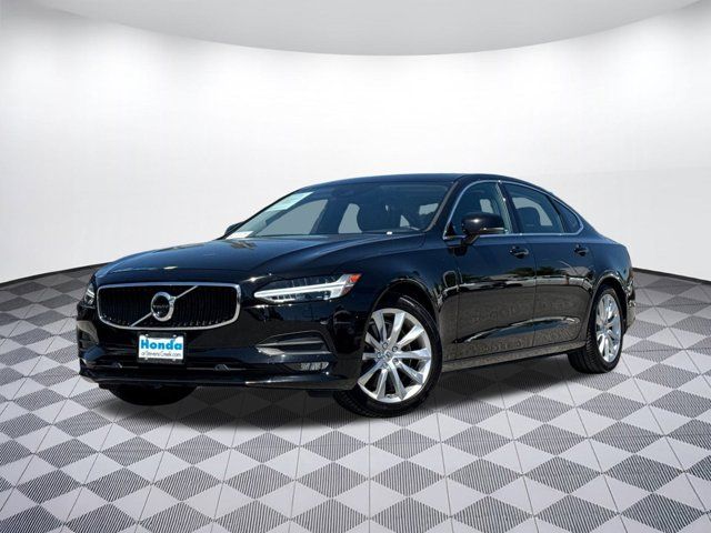2018 Volvo S90 Momentum