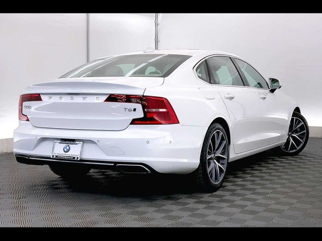 2018 Volvo S90 Momentum