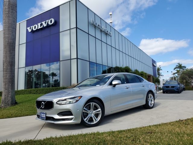 2018 Volvo S90 Momentum