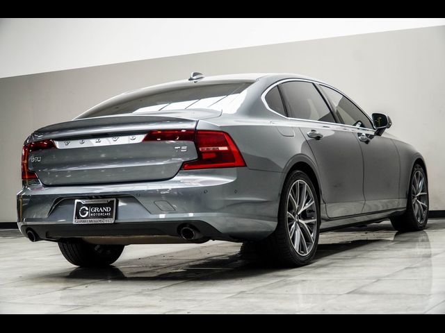 2018 Volvo S90 Momentum