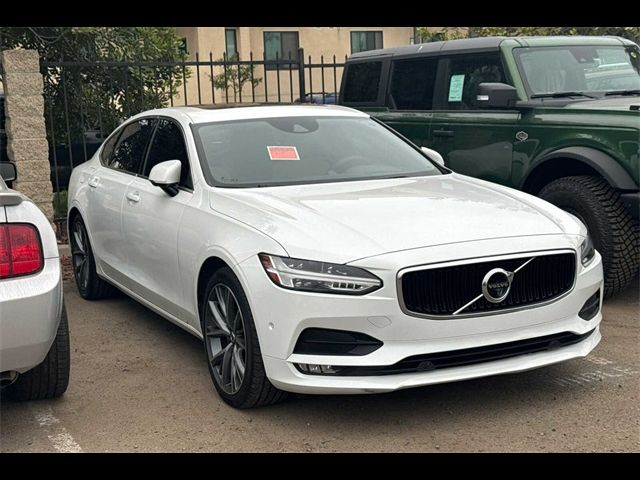 2018 Volvo S90 Momentum