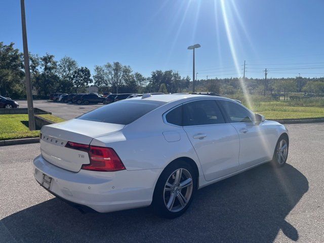 2018 Volvo S90 Momentum