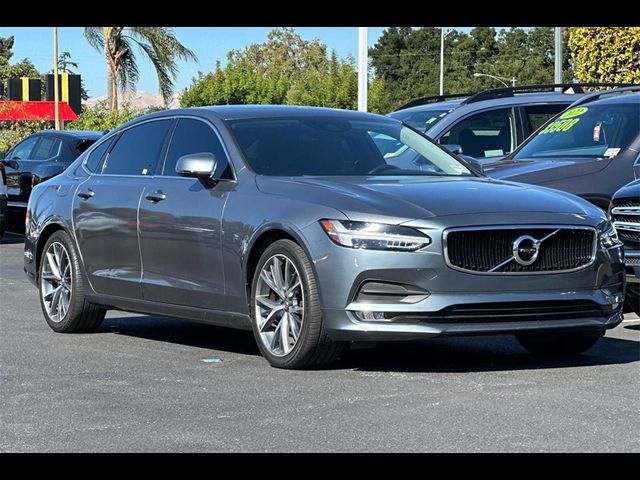 2018 Volvo S90 Momentum