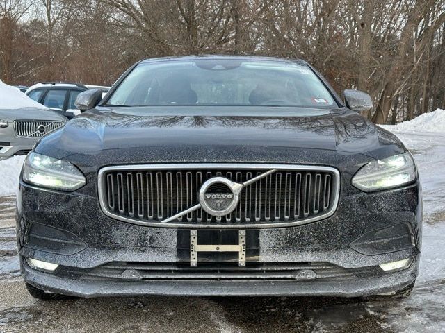 2018 Volvo S90 Momentum