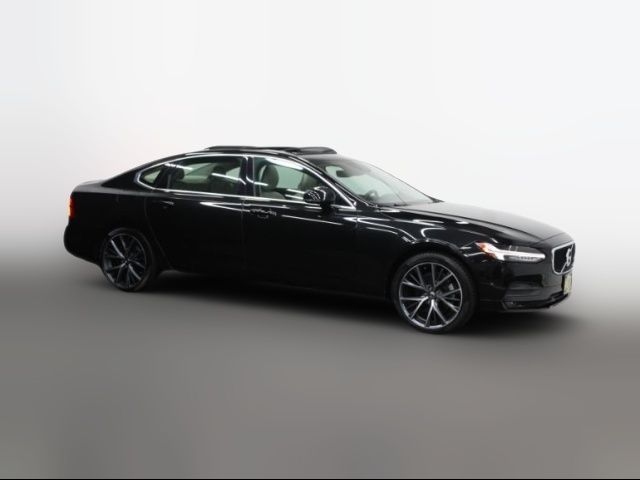 2018 Volvo S90 Momentum