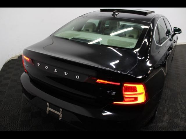 2018 Volvo S90 Momentum