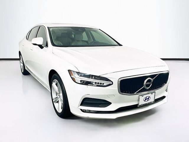 2018 Volvo S90 Momentum