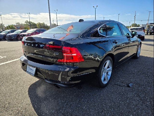 2018 Volvo S90 Momentum