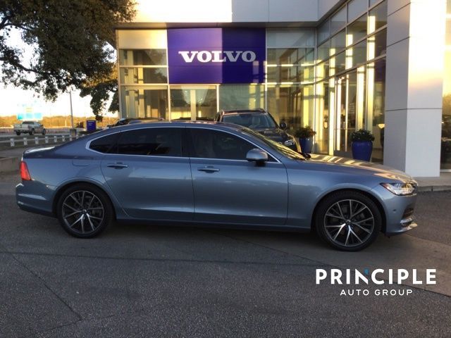 2018 Volvo S90 Momentum