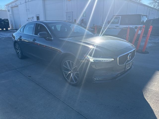 2018 Volvo S90 Momentum