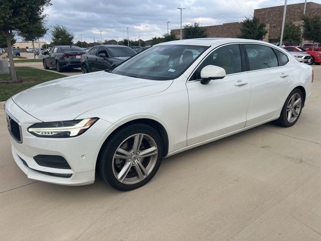 2018 Volvo S90 Momentum