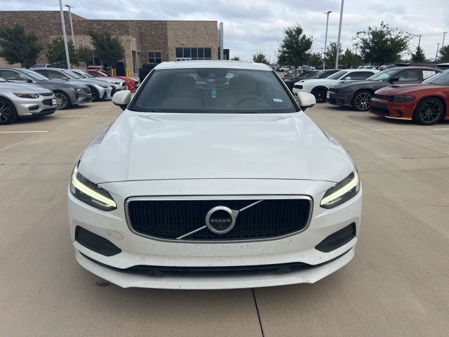 2018 Volvo S90 Momentum