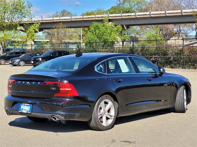 2018 Volvo S90 Momentum