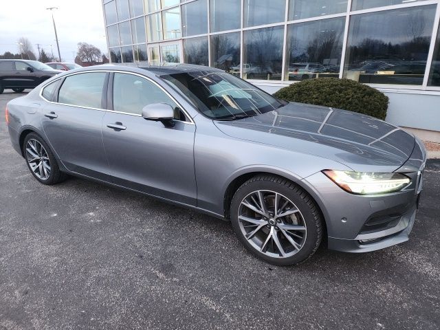 2018 Volvo S90 Momentum