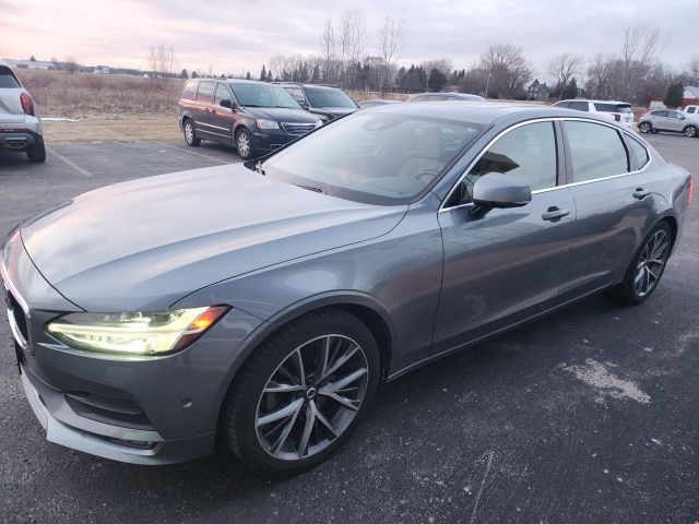 2018 Volvo S90 Momentum