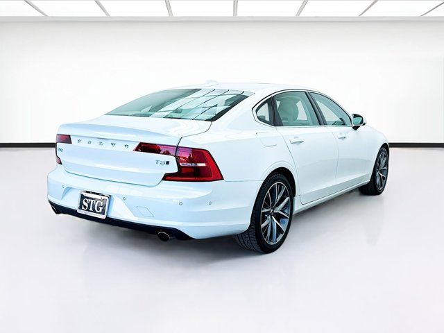 2018 Volvo S90 Momentum