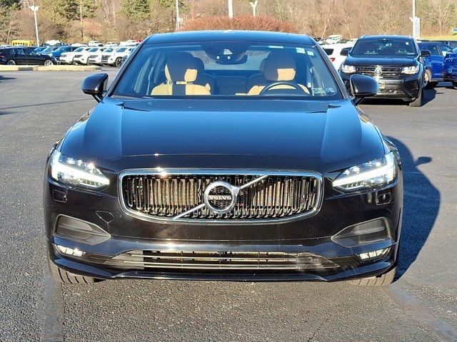 2018 Volvo S90 Momentum