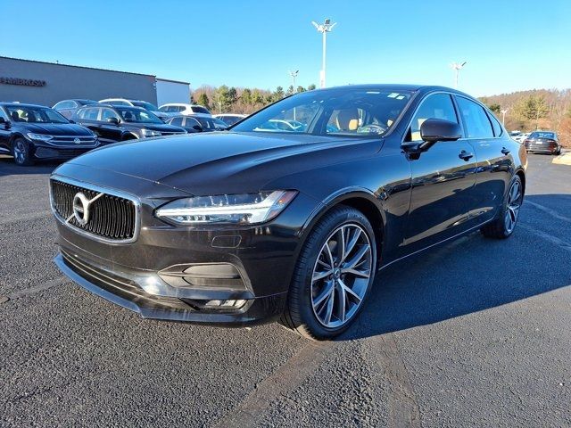 2018 Volvo S90 Momentum