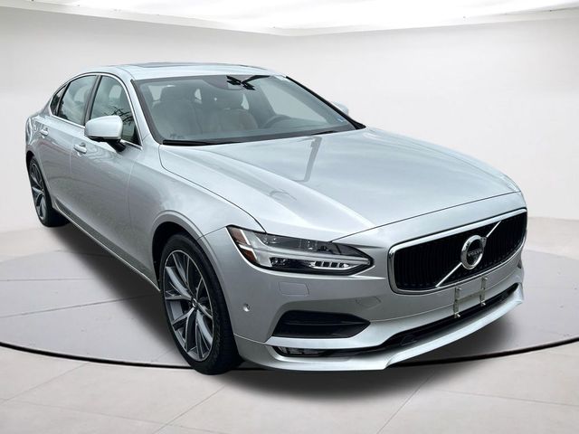 2018 Volvo S90 Momentum