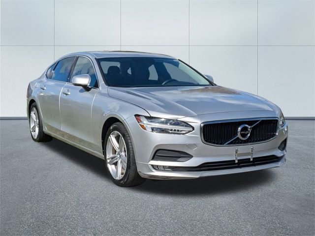 2018 Volvo S90 Momentum