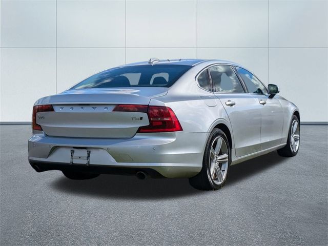 2018 Volvo S90 Momentum