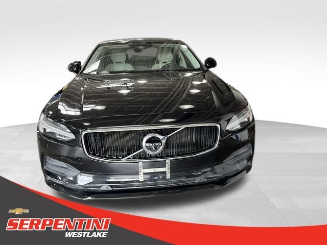 2018 Volvo S90 Momentum