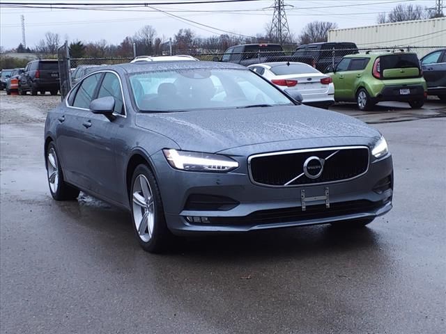 2018 Volvo S90 Momentum