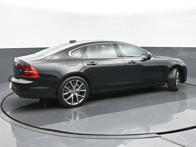 2018 Volvo S90 Momentum