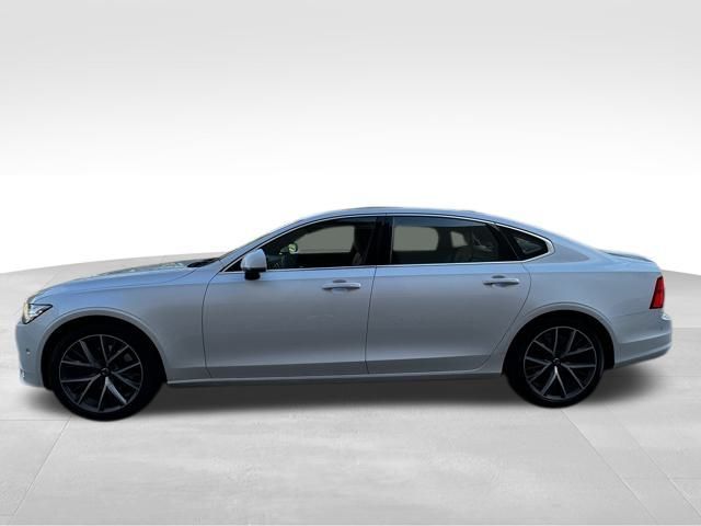 2018 Volvo S90 Momentum