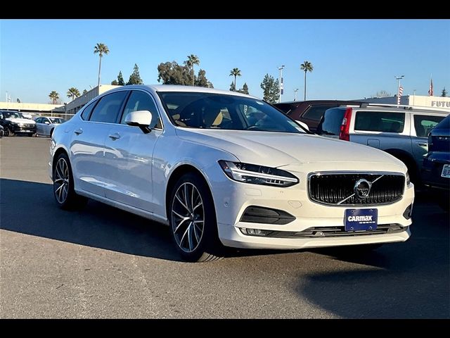 2018 Volvo S90 Momentum