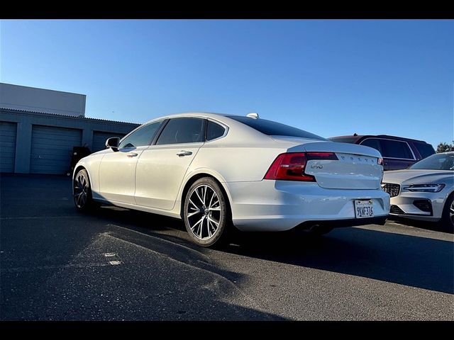 2018 Volvo S90 Momentum