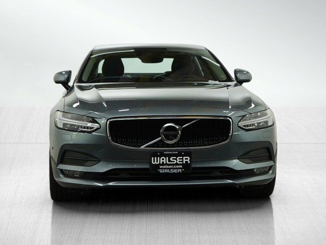2018 Volvo S90 Momentum