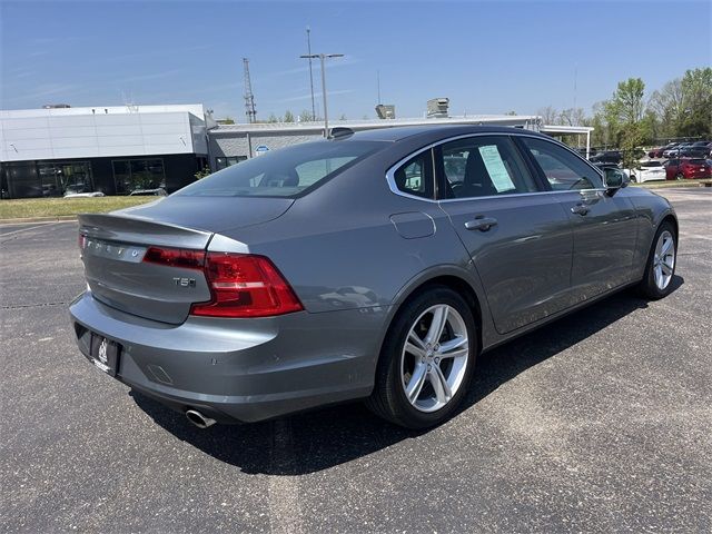 2018 Volvo S90 Momentum