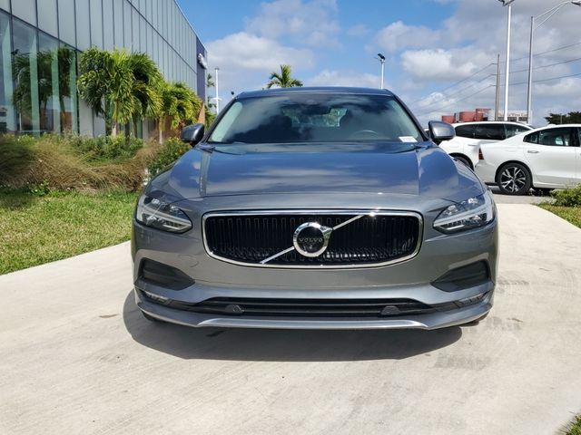 2018 Volvo S90 Momentum