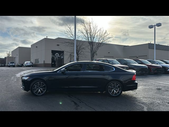 2018 Volvo S90 Momentum