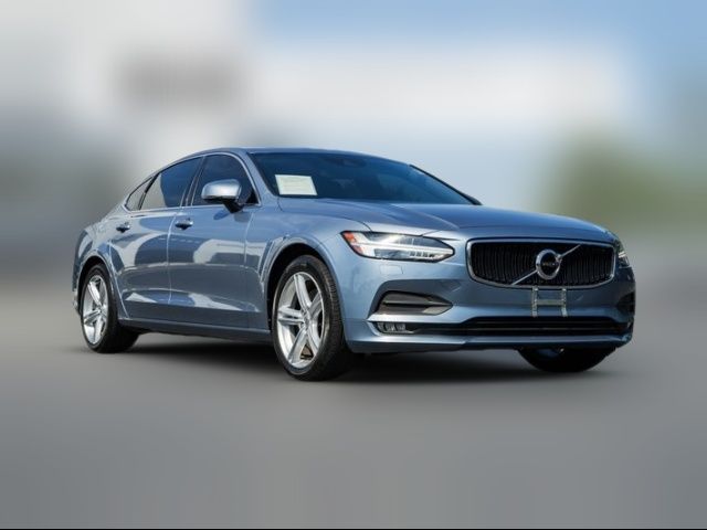 2018 Volvo S90 Momentum