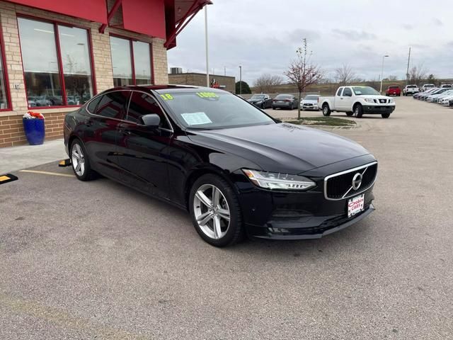 2018 Volvo S90 Momentum