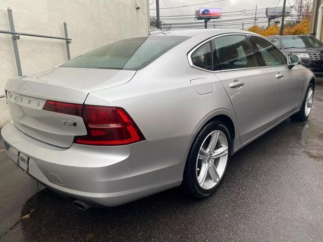 2018 Volvo S90 Momentum