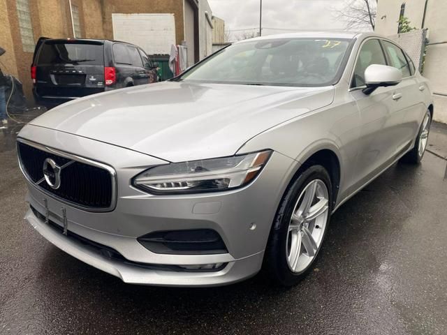 2018 Volvo S90 Momentum